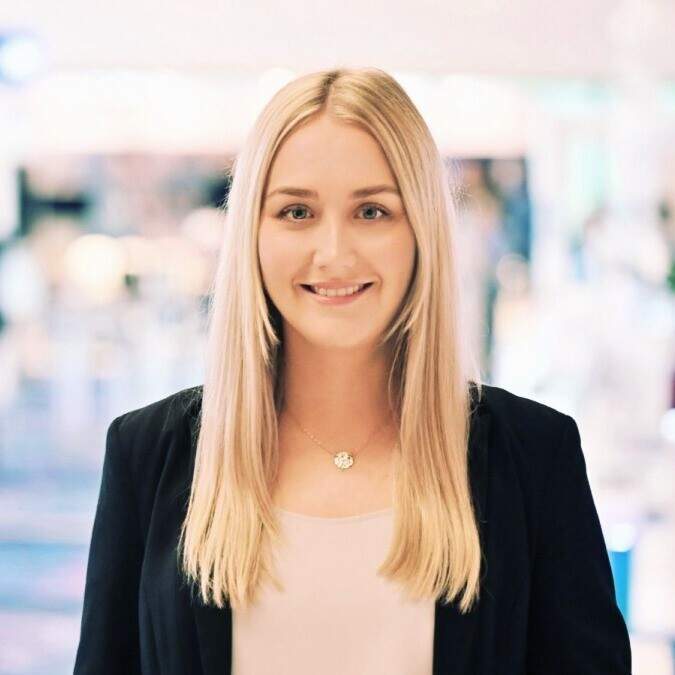 Danielle headshot